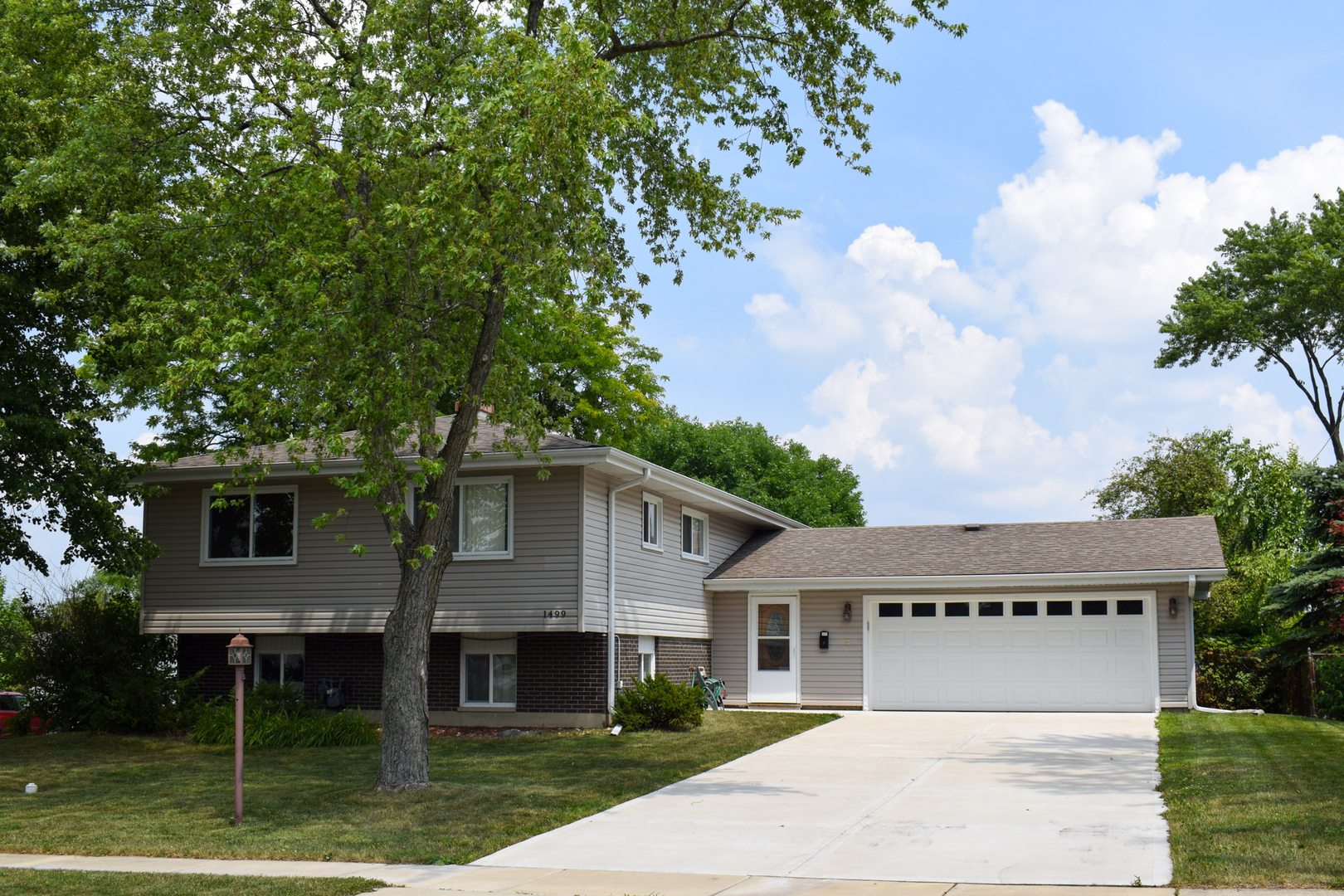 Property Photo:  1499 Bedford Road  IL 60169 