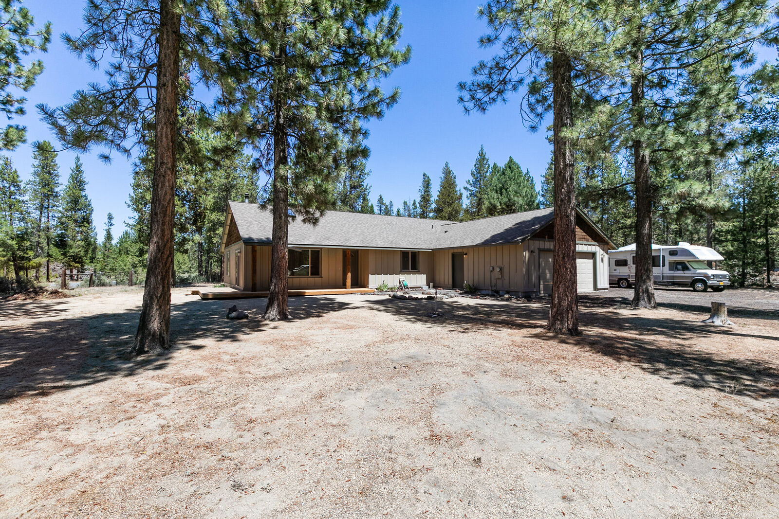 Property Photo: 327 Chapman Street OR 97737