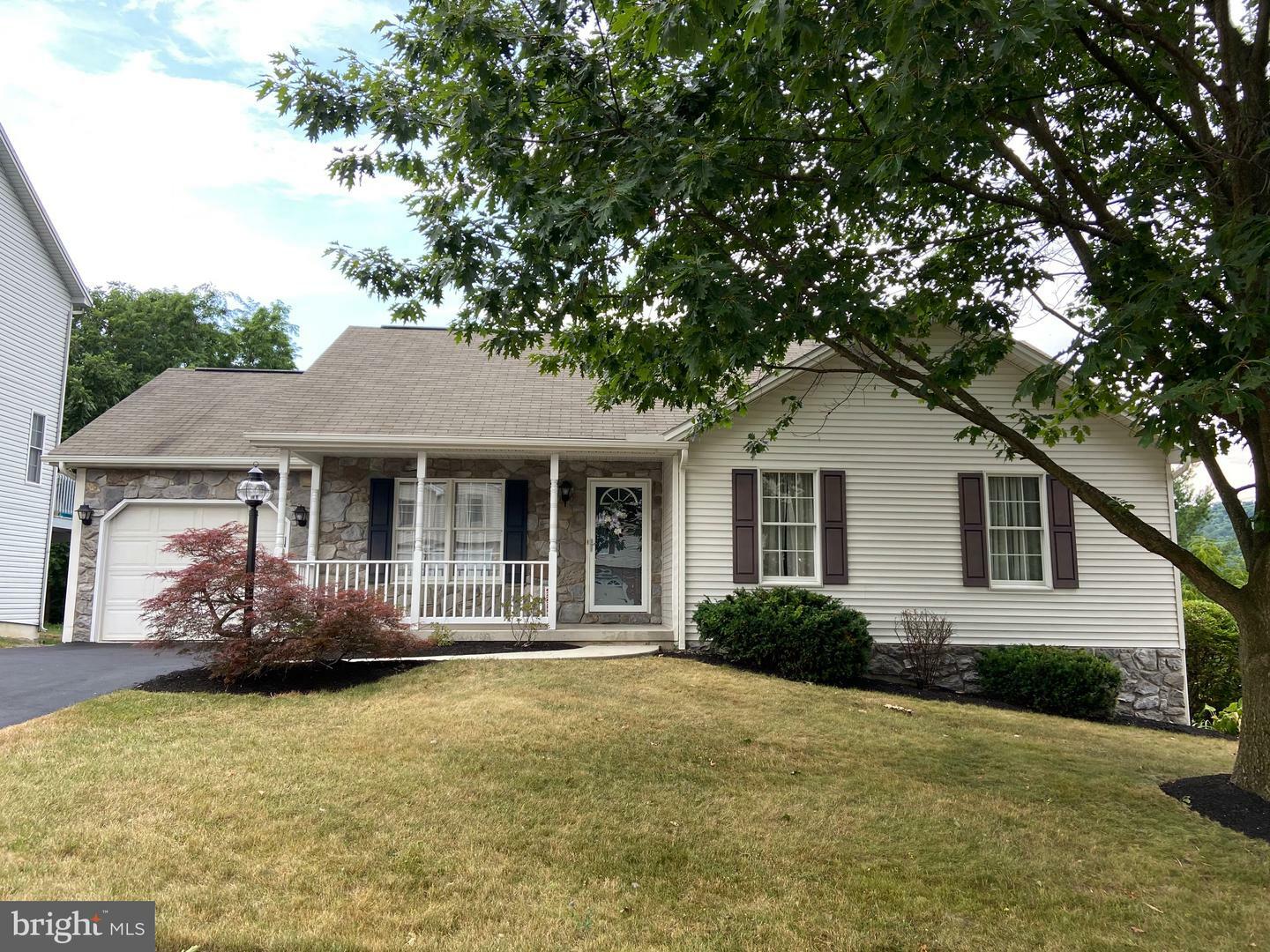Property Photo: 486 Chestnut Way PA 17070