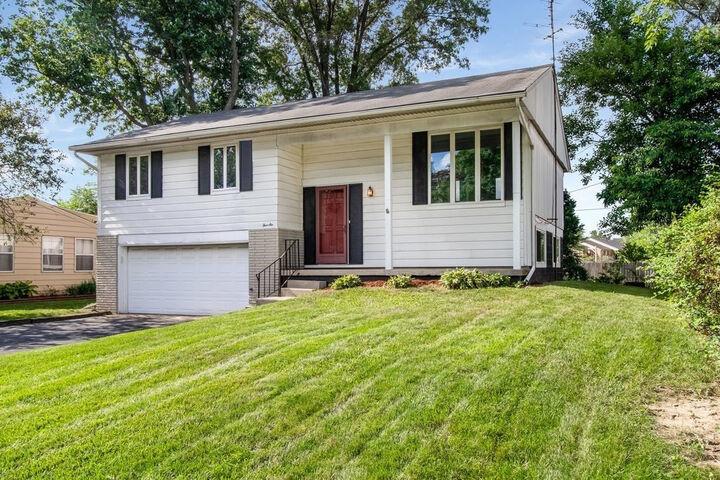 956 Sheffield Drive  Valparaiso IN 46385 photo