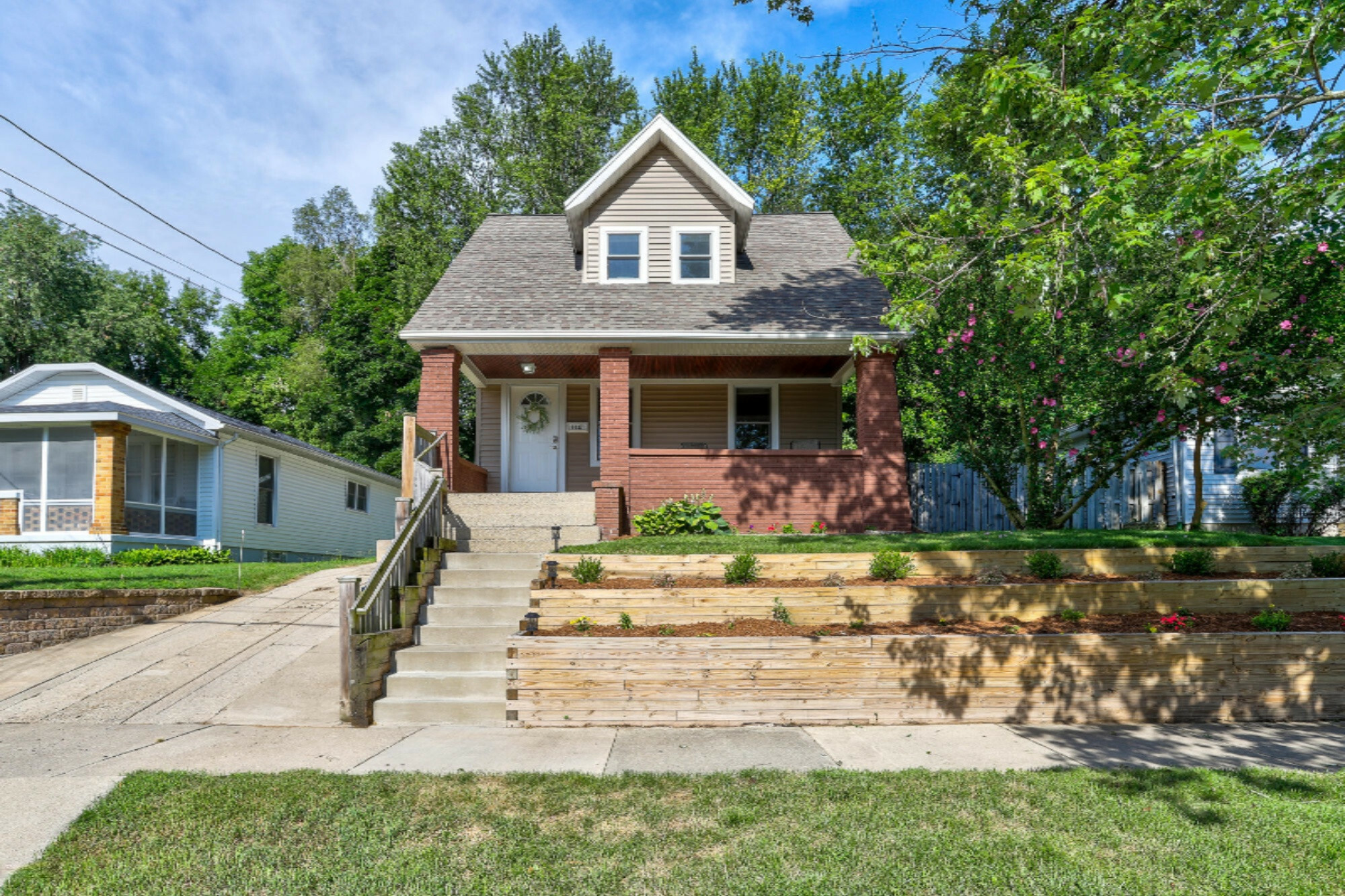 Property Photo:  1437 Escott Avenue NW  MI 49504 