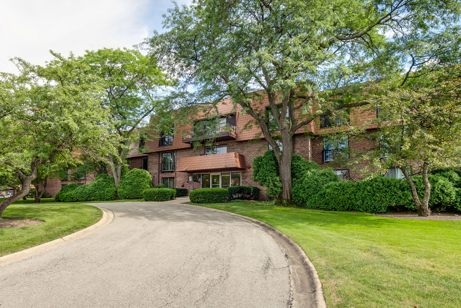 Property Photo: 3900 Dundee Road 202 IL 60062