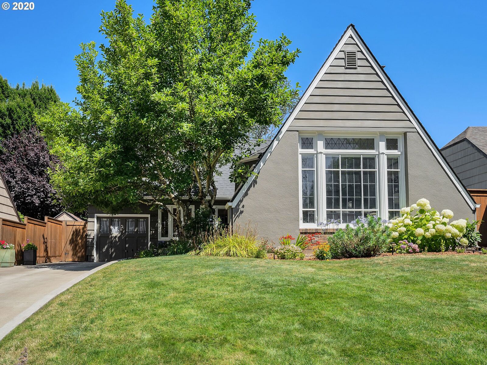 Property Photo:  2605 SE Market St  OR 97214 