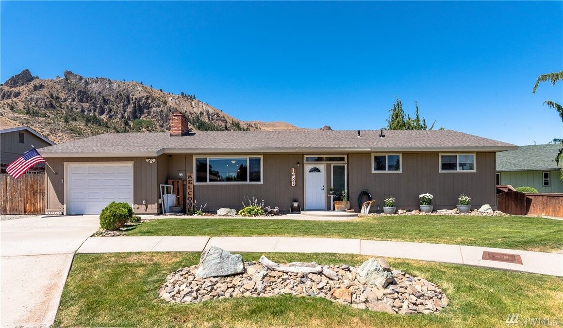 Property Photo:  1328 S Seneca Street  WA 98801 