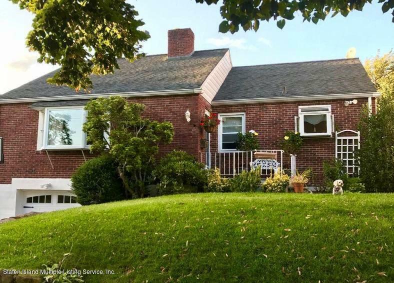 Property Photo:  27 Sanford Place  NY 10314 