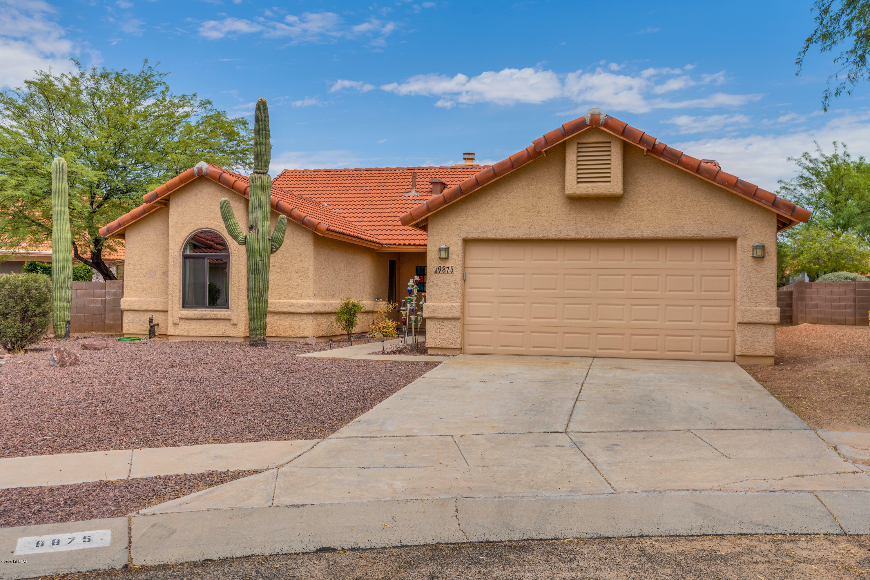 Property Photo:  9875 N Stonecreek Place  AZ 85742 