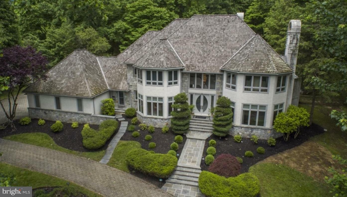 Property Photo: 46 Sleepy Hollow Drive PA 19073