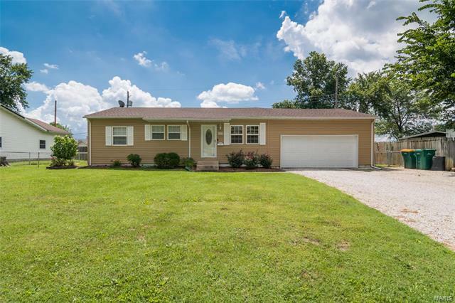 Property Photo: 2204 Cardinal Avenue 62040