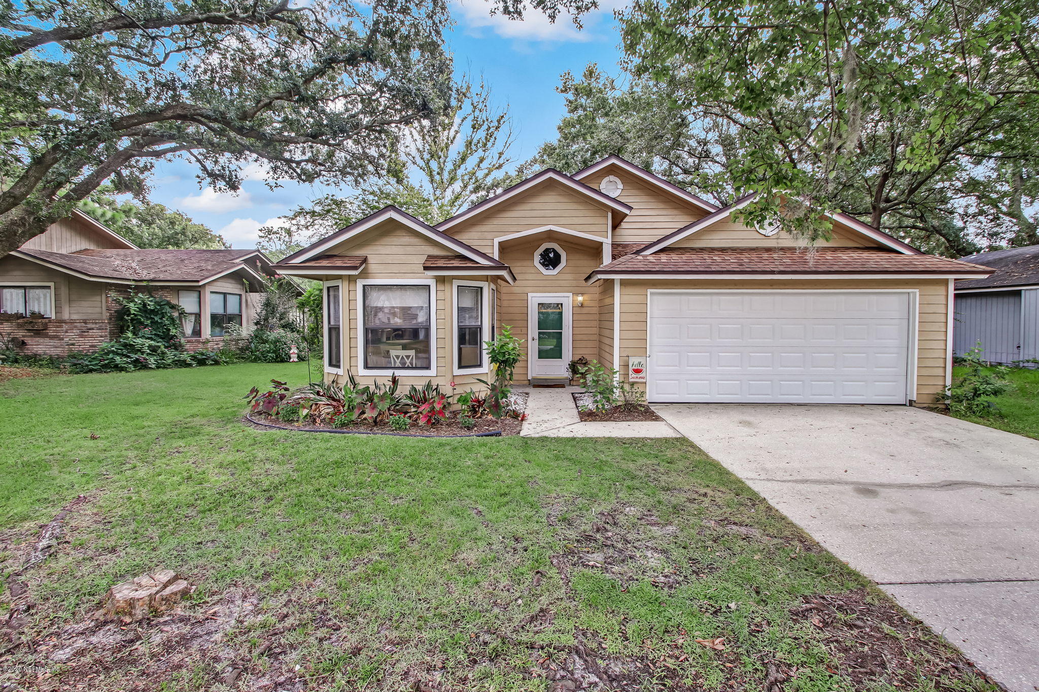 Property Photo: 11439 Lumberjack Circle W FL 32223