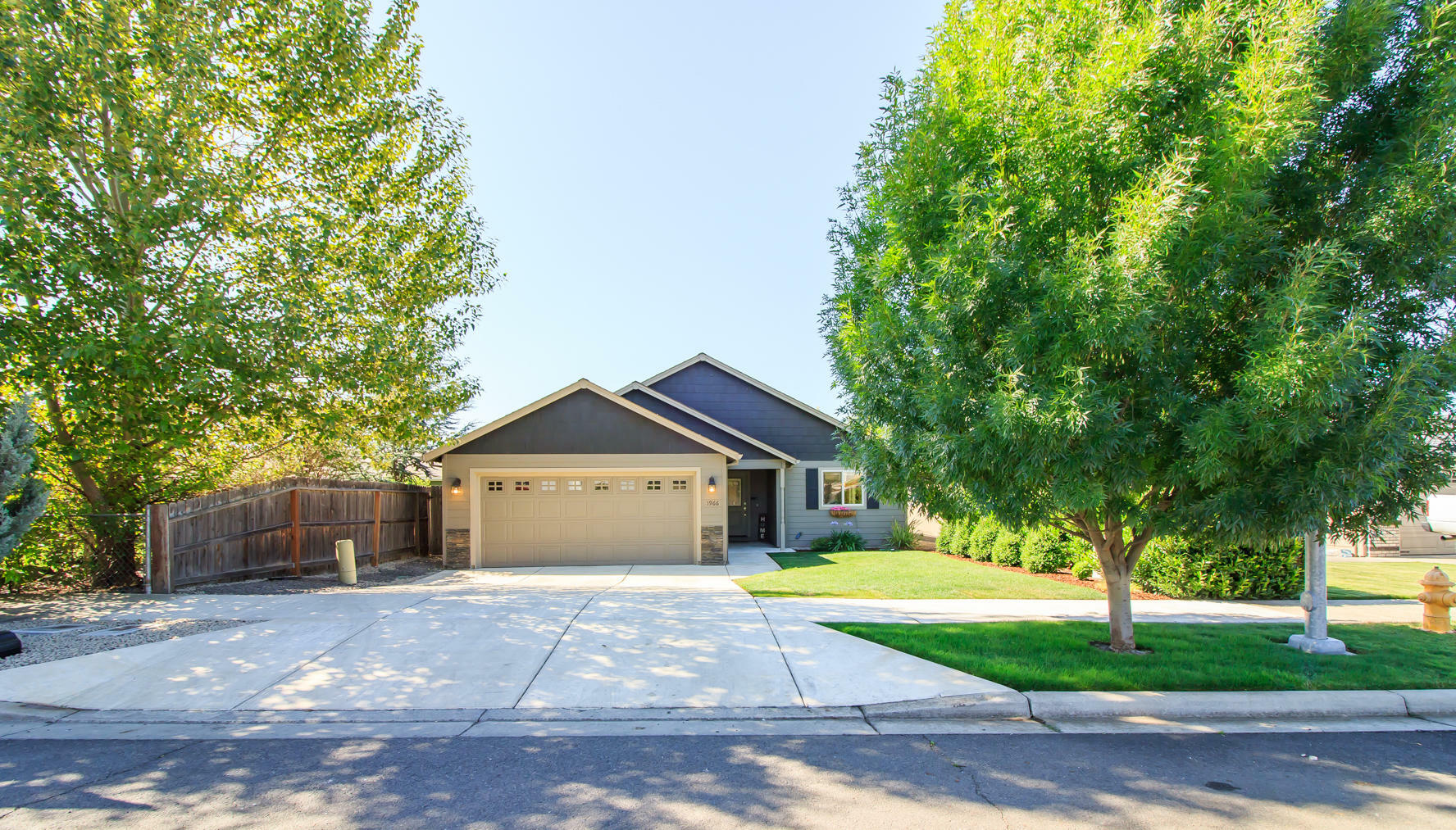 Property Photo: 1966 Hondeleau Lane OR 97504