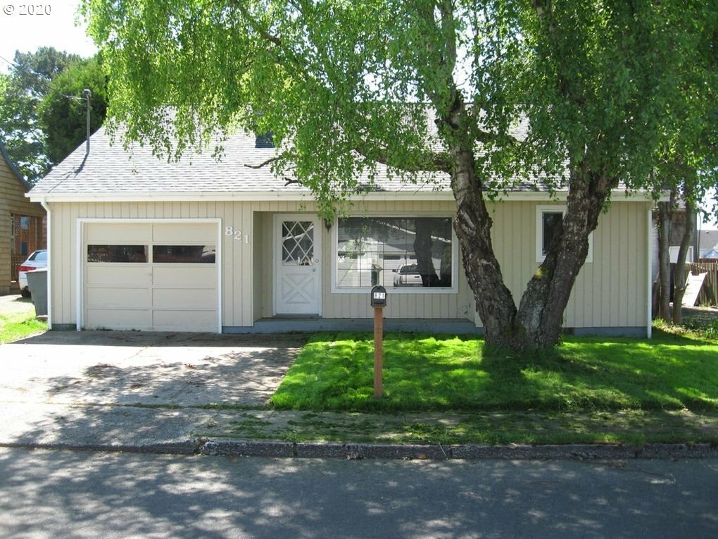 Property Photo:  821 10th Ave  OR 97138 