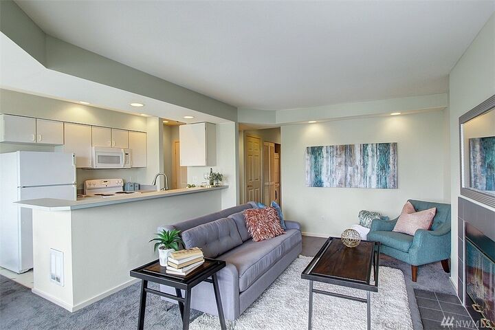 Property Photo:  2108  Warren Avenue N 301  WA 98109 