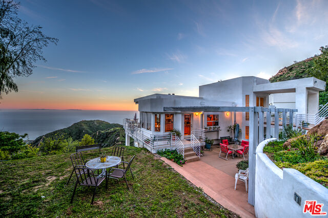 Property Photo:  400 Costa Del Sol Way  CA 90265 