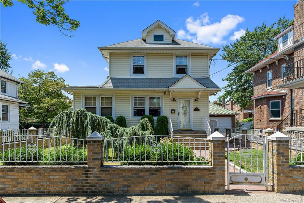 Property Photo:  2137 Tomlinson Avenue  NY 10461 