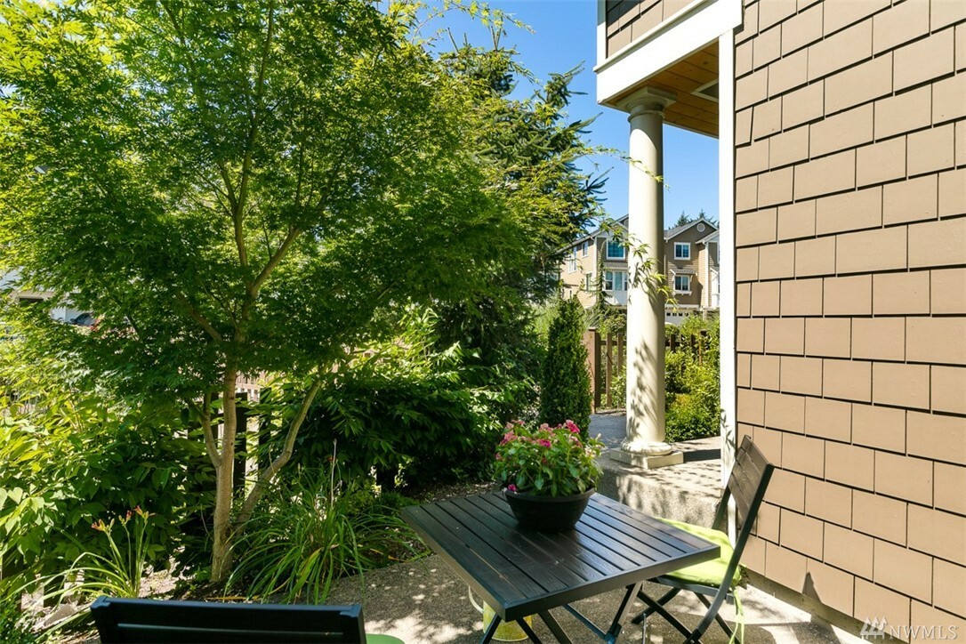 Property Photo:  12620 176th Place NE B  WA 98052 