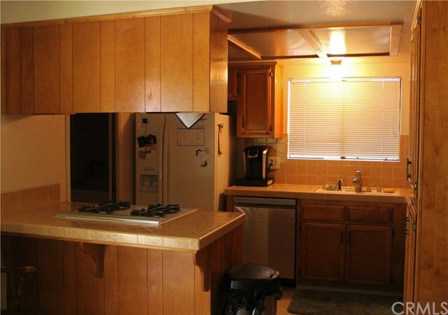 Property Photo:  1440 Island Court  CA 93445 