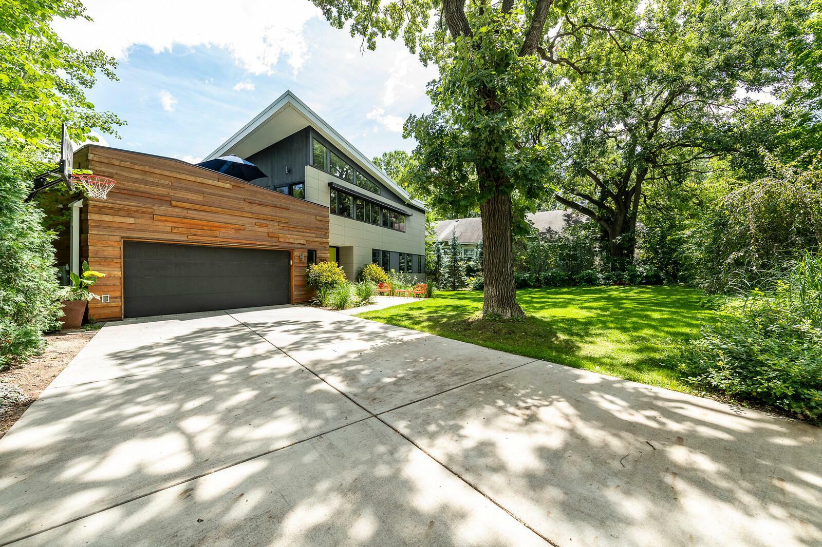 Property Photo:  2565 Burnham Road  MN 55416 