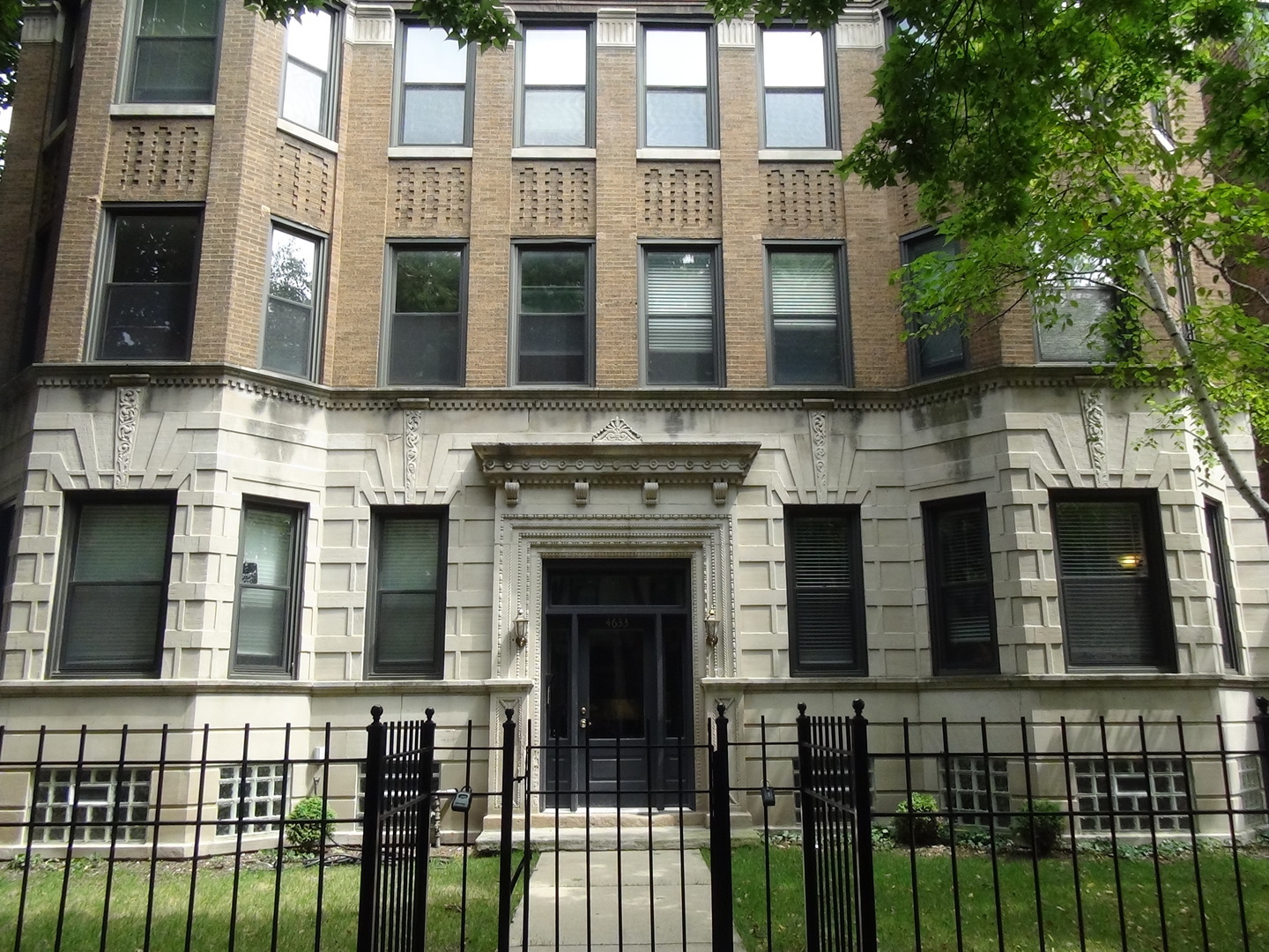 Property Photo:  4633 North Kenmore Avenue 1N  IL 60640 