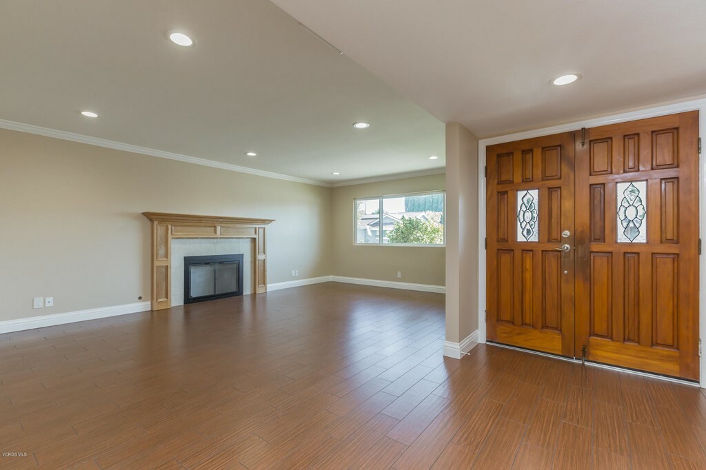 Property Photo:  352 W Columbia Road  CA 91360 