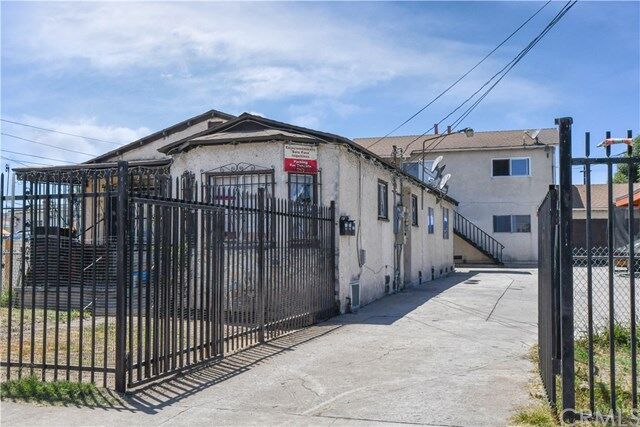 Property Photo:  10819 Burin Avenue  CA 90304 