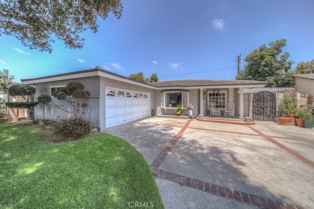 Property Photo: 2521 W Saint Andrew Place CA 92704