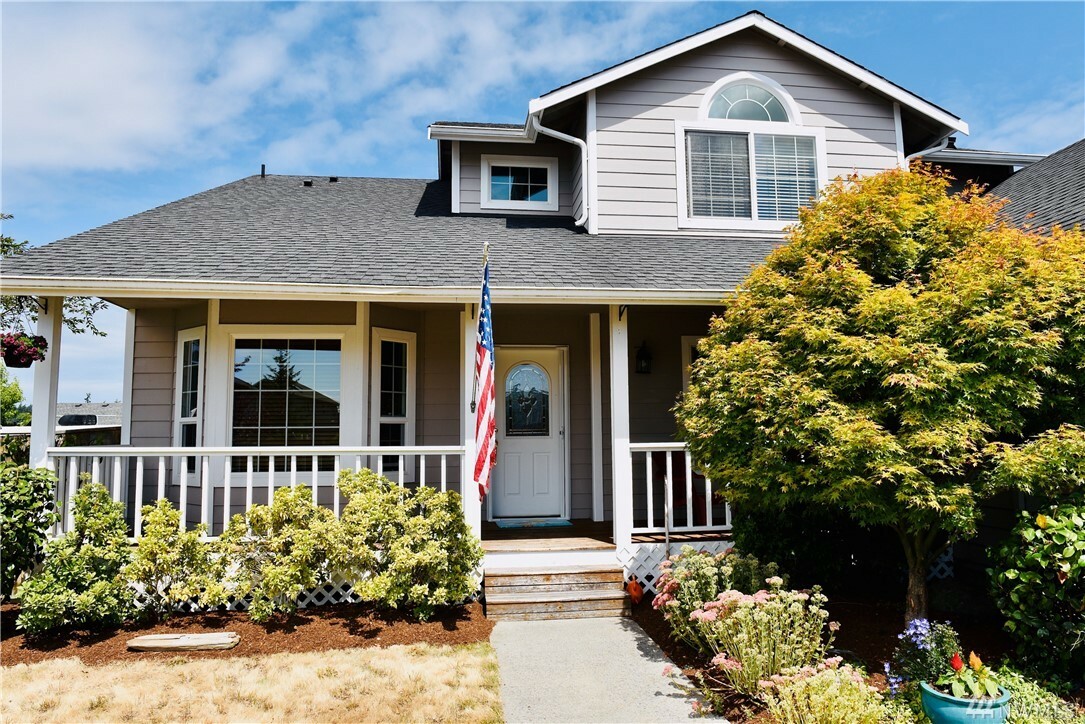 Property Photo:  1940 SW 17th Ave  WA 98277 