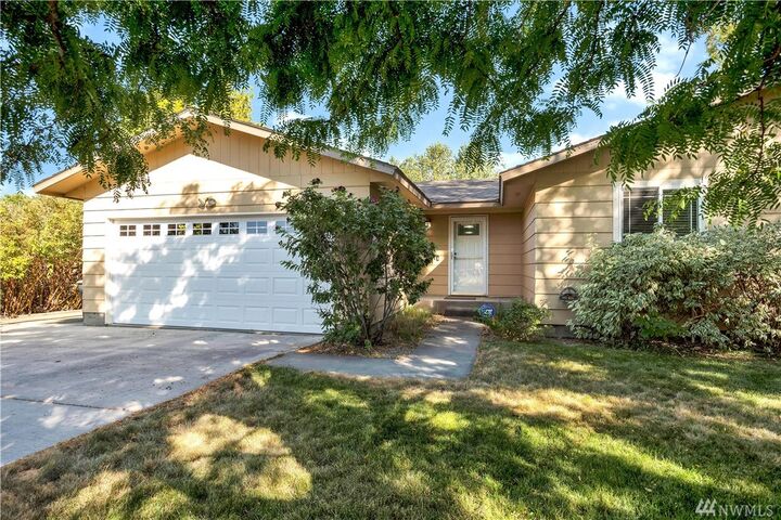 Property Photo:  4333 W William Avenue  WA 98837 