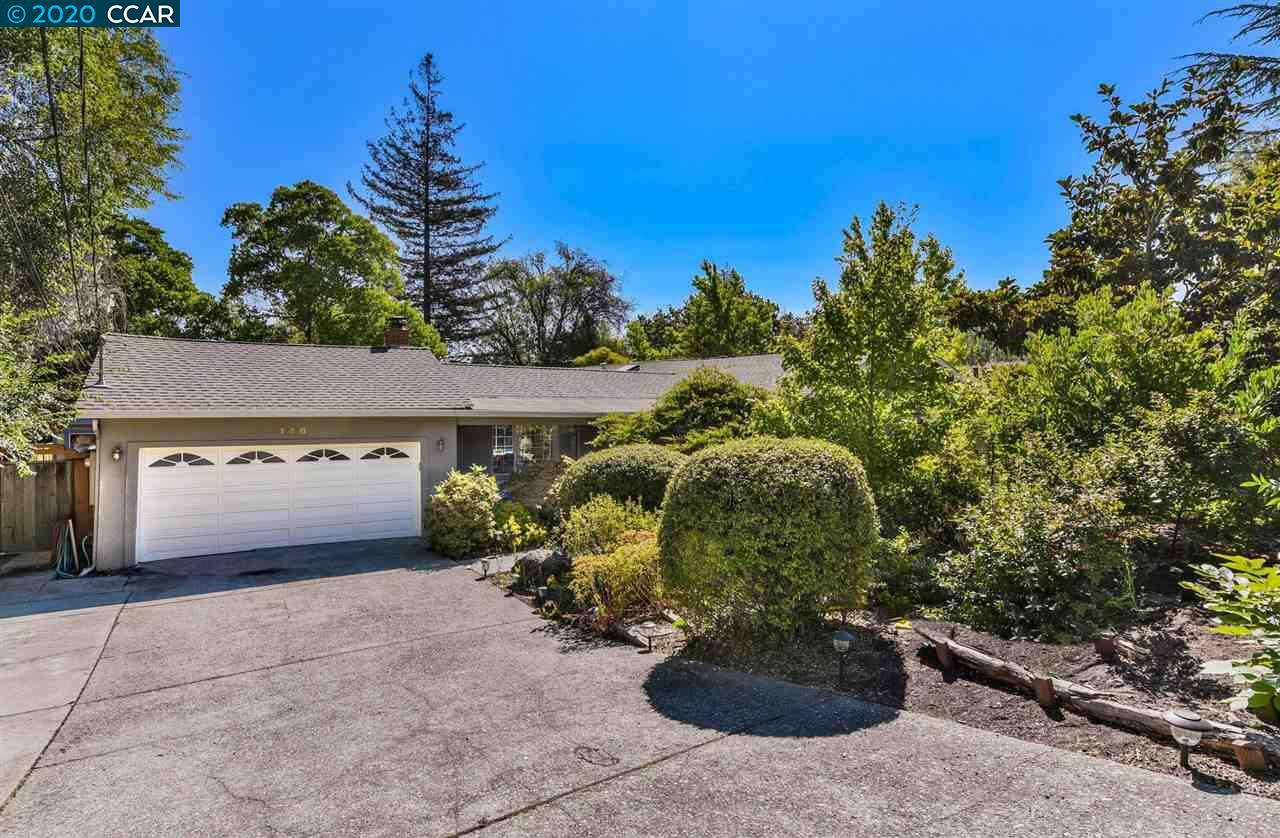 Property Photo:  