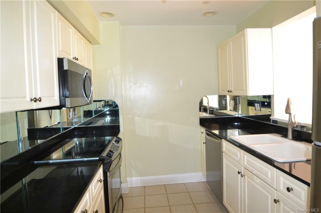 Property Photo:  312 Harbor Cove 312  NY 10968 