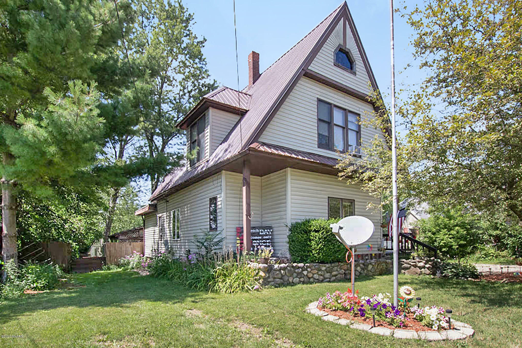 Property Photo:  417 S Stewart Avenue  MI 49412 