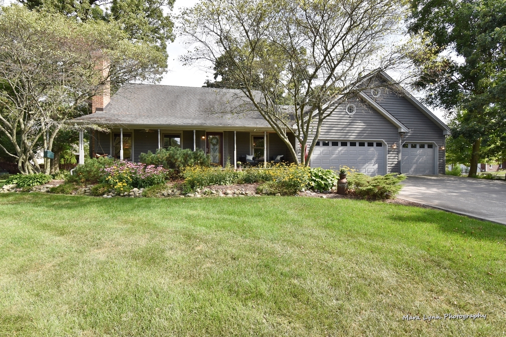 Property Photo:  8S885 Oaken Drive  IL 60511 