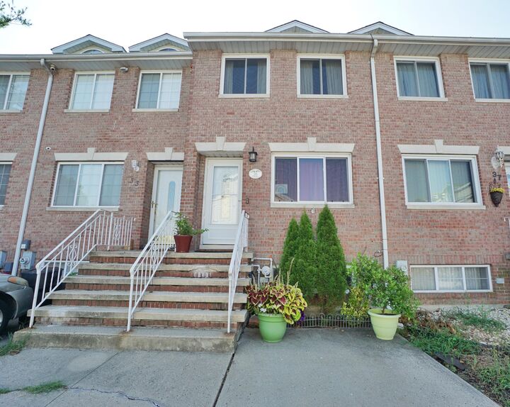 35 Lillie Lane  Staten Island NY 10314 photo