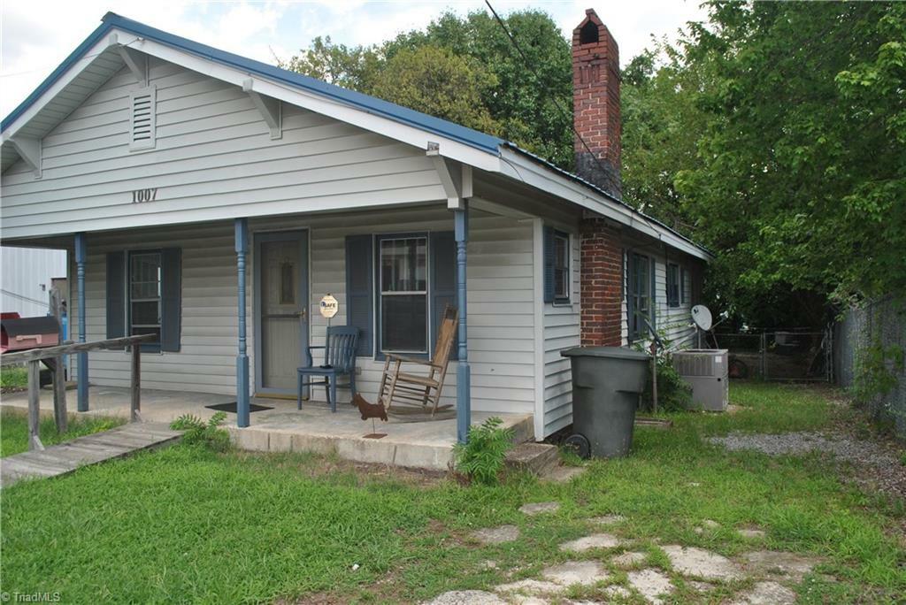 Property Photo:  1007 Van Wert Street  NC 27403 