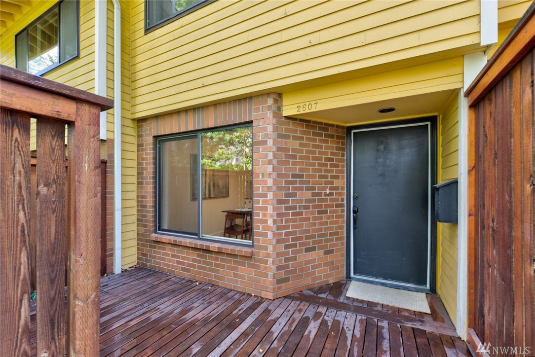Property Photo:  2607 E Madison Street  WA 98112 