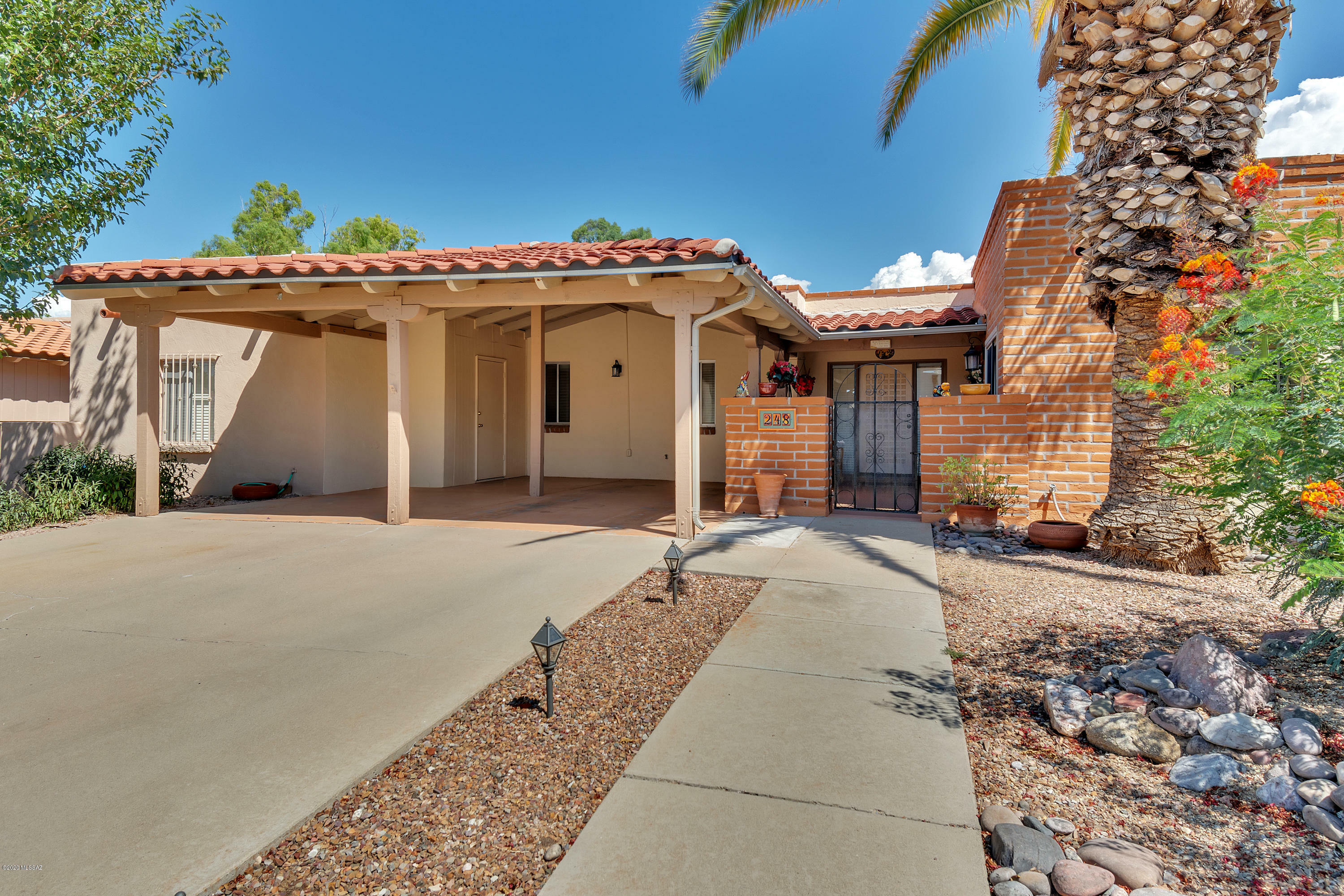 Property Photo:  248 E Paseo Churea  AZ 85614 