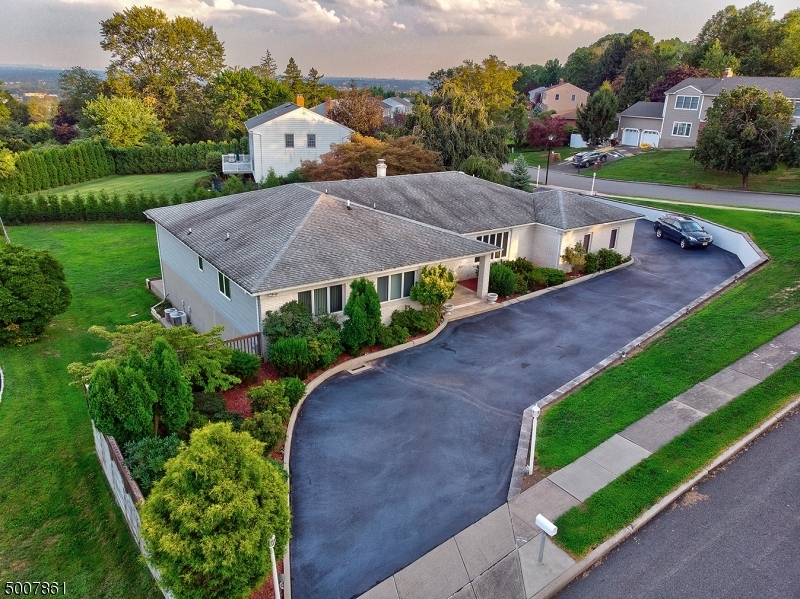 Property Photo: 7 Apple Hill Ct NJ 07506