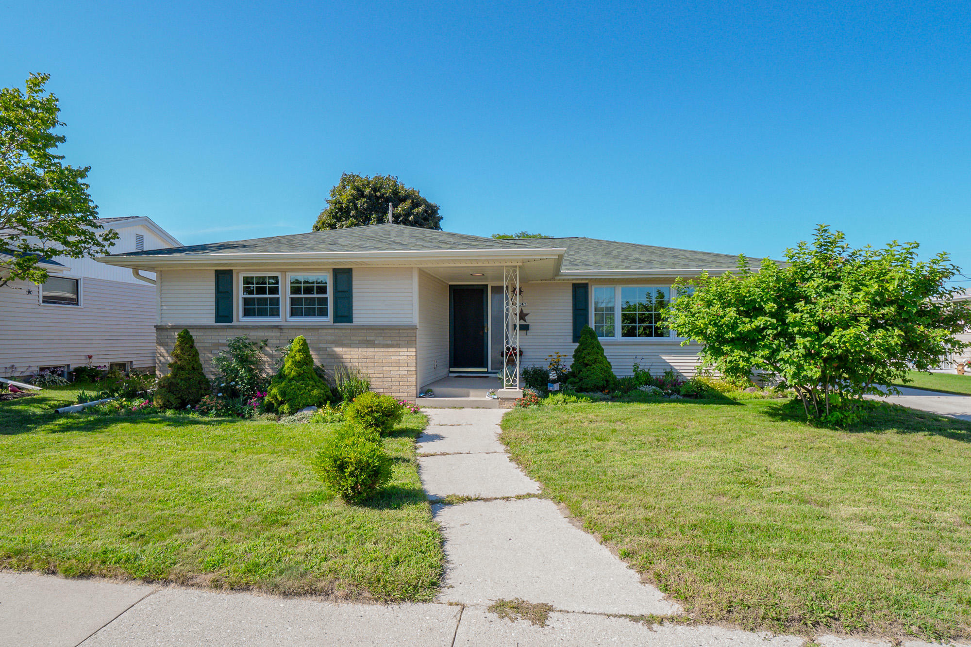 Property Photo: 1242 Wilson Ave WI 53081