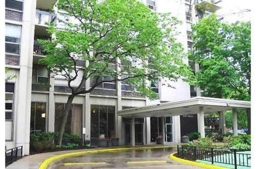 Property Photo:  1255 N Sandburg Terrace 1204  IL 60610 