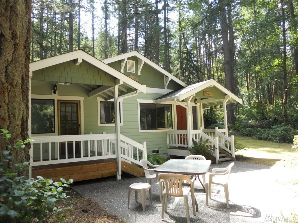 Property Photo:  11601 Pine Pl  WA 98303 