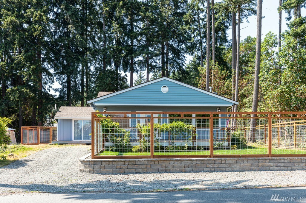 Property Photo:  6462 Central Ave  WA 98236 