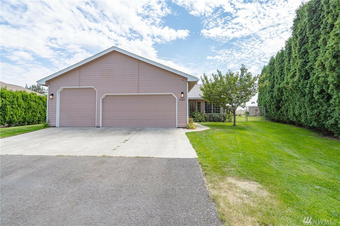 Property Photo:  1989 Quail Dr NE  WA 98837 