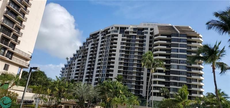 Property Photo:  520 Brickell Key Dr Ph01  FL 33131 