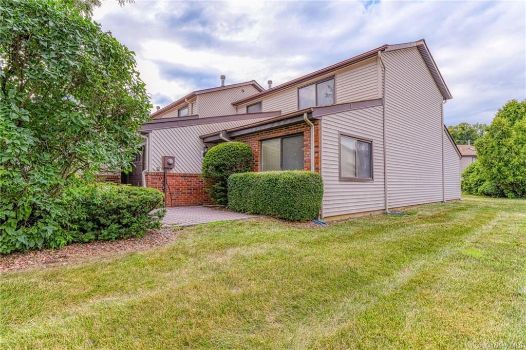 Property Photo:  307 Columbine Lane  NY 12553 