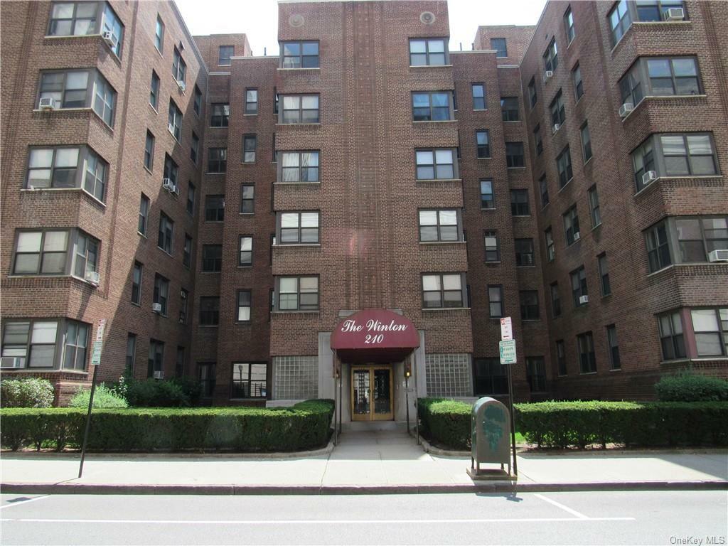 Property Photo:  210 Martine Avenue 4J  NY 10601 