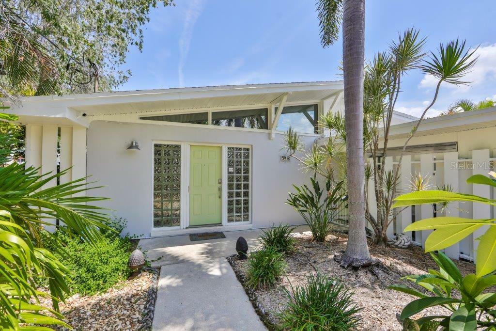 Property Photo:  513 Flamingo Drive  FL 33572 