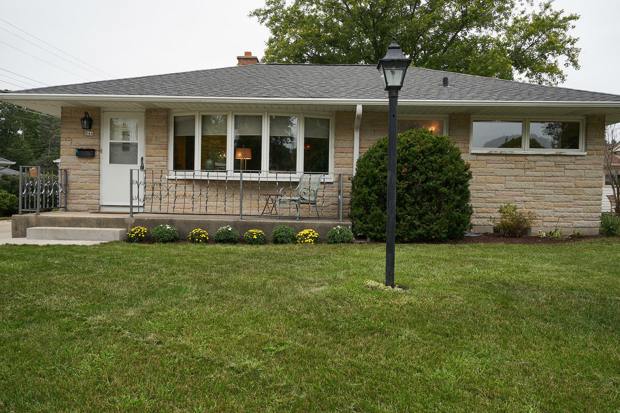 Property Photo:  844 Meadowbrook Dr  WI 53090 