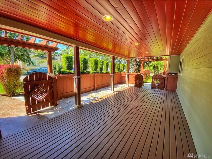 Property Photo: 1117 17th St WA 98221