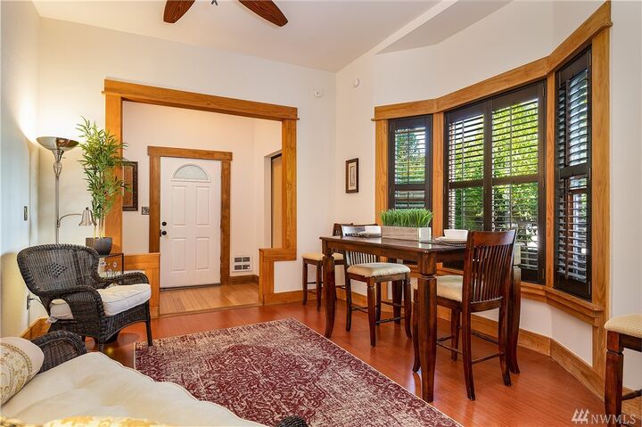 Property Photo:  1900 E Union St  WA 98122 