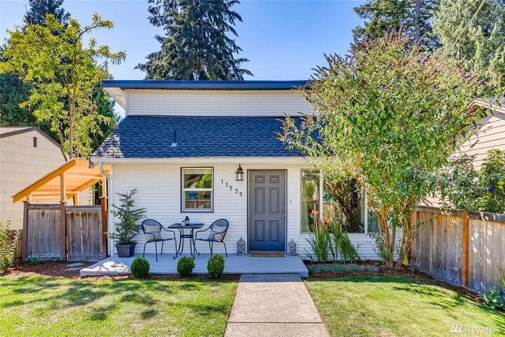 Property Photo:  11535  39th Avenue NE  WA 98125 