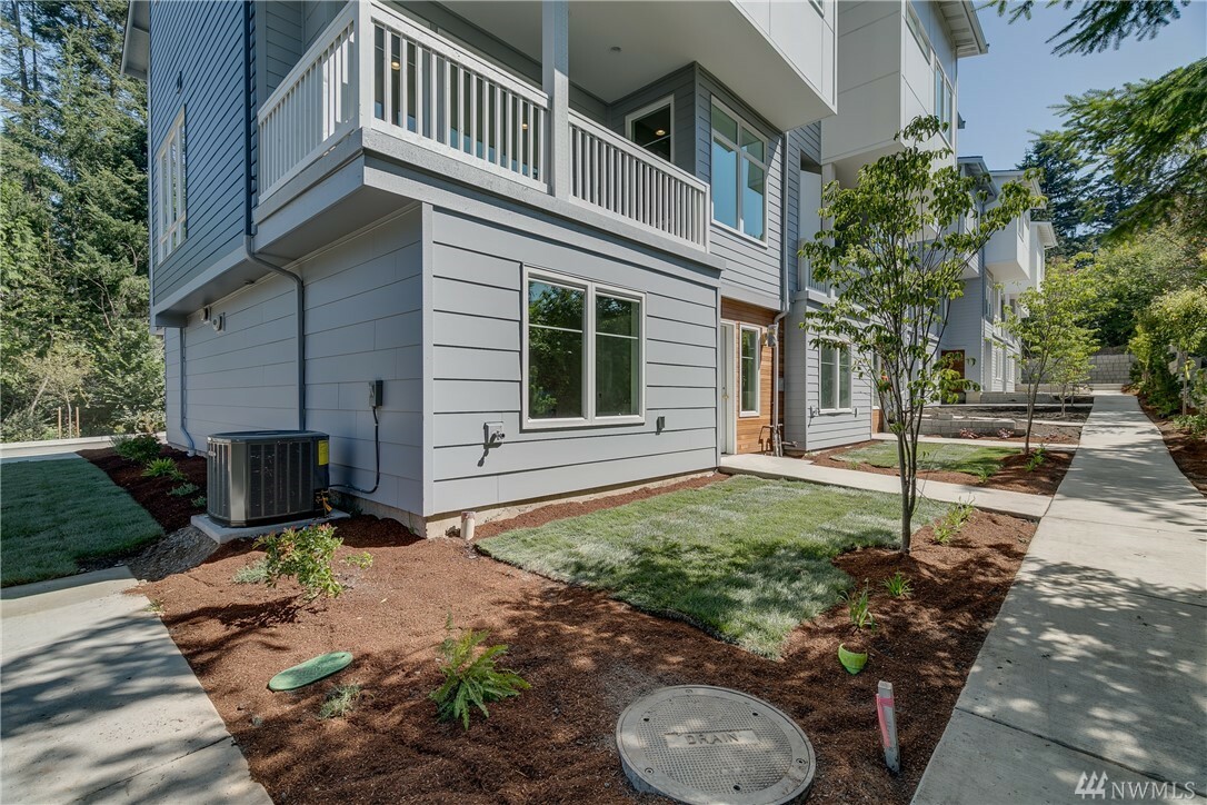 Property Photo: 17720 80th Ave NE 101 WA 98028
